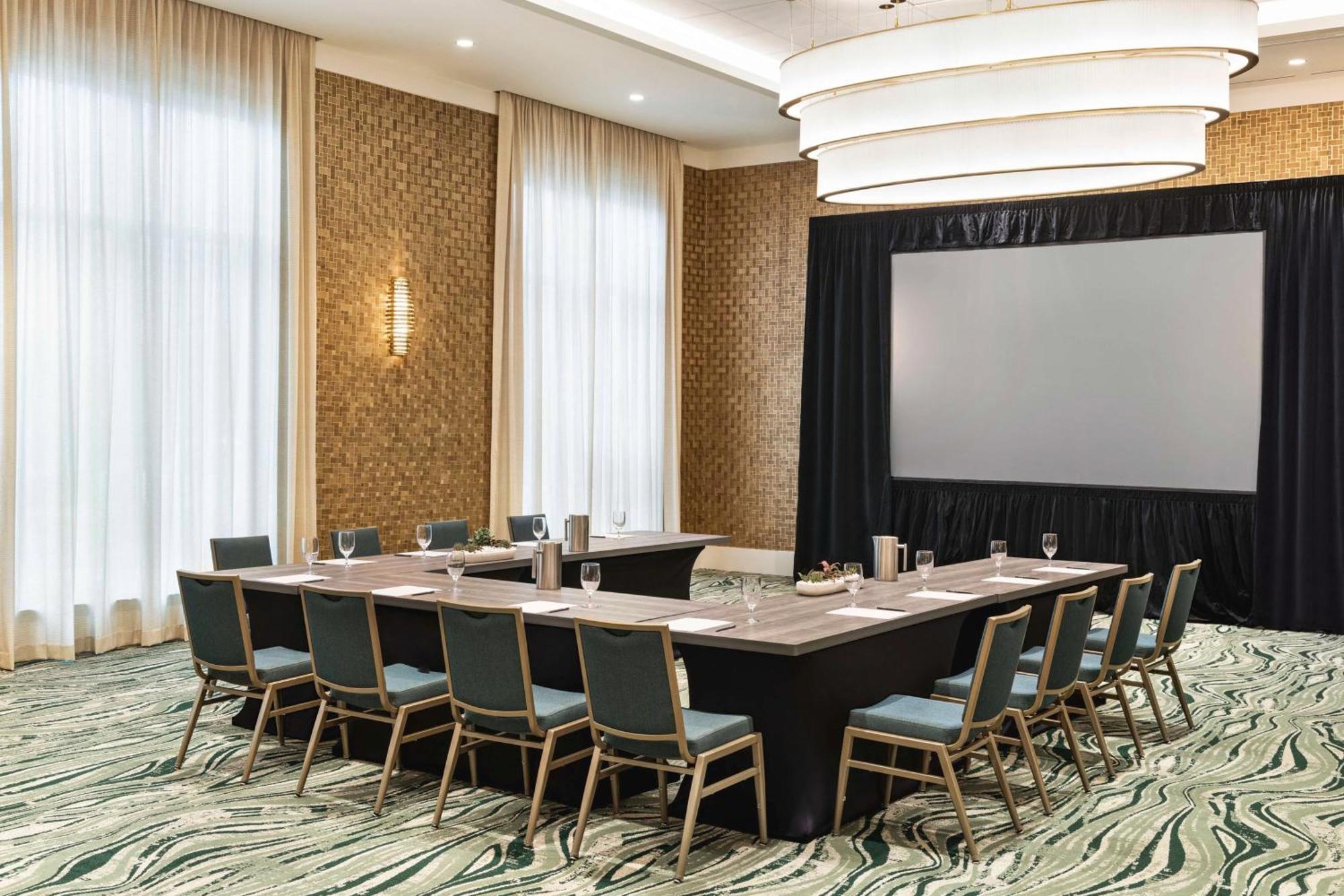 Embassy By Hilton Panama 4*